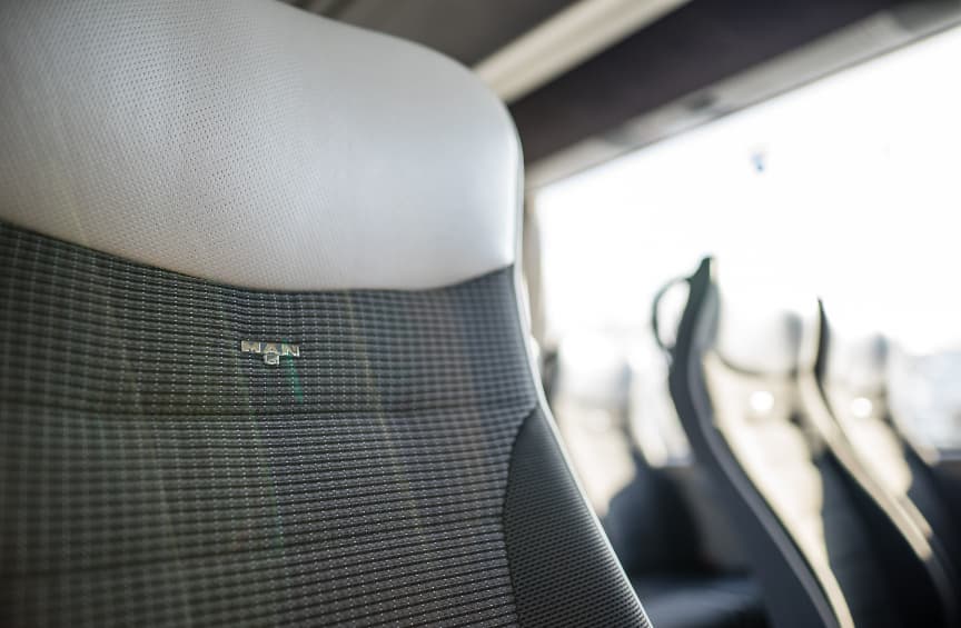 Bequemer Innenraum eines Reisebusses von Griesser